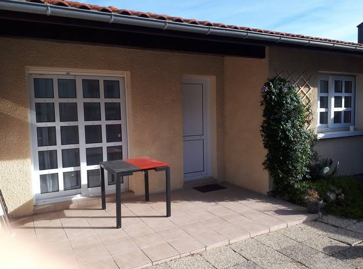 Gîte pour 2 personnes, avec terrasse et jardin