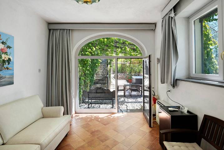 Villa 'Aurora In Dependance' with Sea View, Wi-Fi and Air Conditioning in Conca dei Marini, Sorrento Coast
