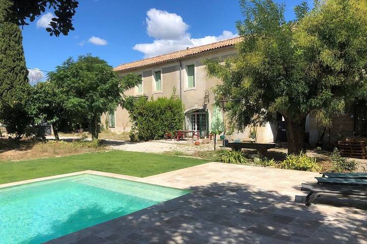 Gîte pour 10 personnes, avec jardin à Sussargues