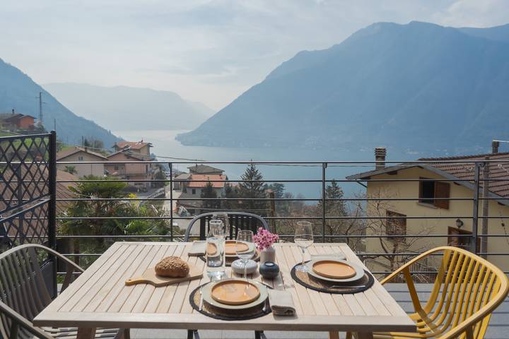Ferienwohnung für 3 Personen, mit Terrasse und Pool sowie Seeblick - 1
