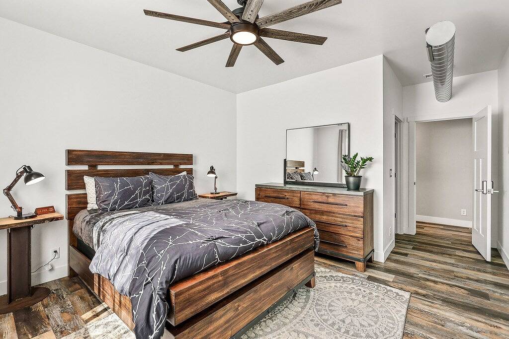 \"The Juniper\"-Gathering Tree's Ultimate 12 suite Downtown Group Stay in Flagstaff, Coconino Nationalwald