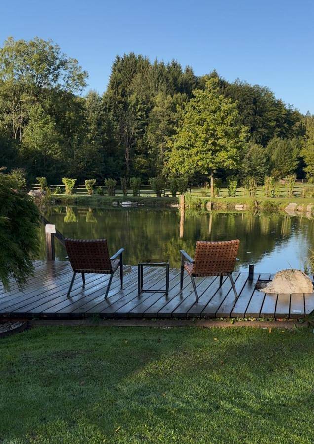 Ferienwohnung für 2 Personen, mit Ausblick und Seeblick sowie Pool und Garten, mit Haustier - 1