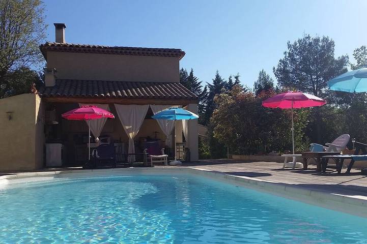Location de vacances pour 6 personnes, avec Terrasse et Jardin à Jouques