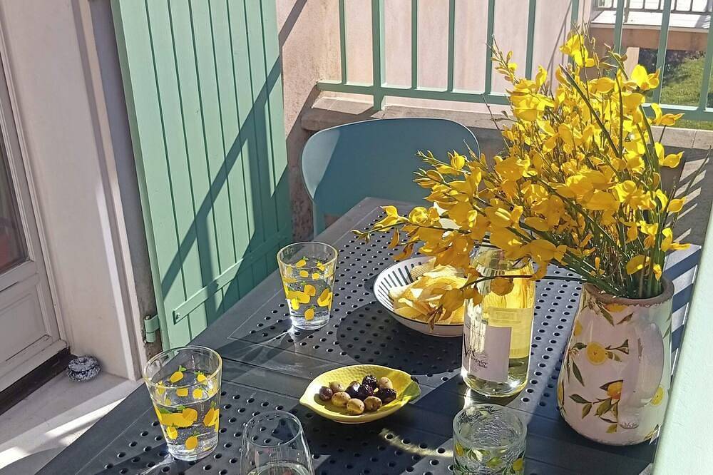 Apartamento entero, Renovated T3, rated 3*, heated pool 300m from the spa. in Montbrun-les-Bains, Región de Nyons
