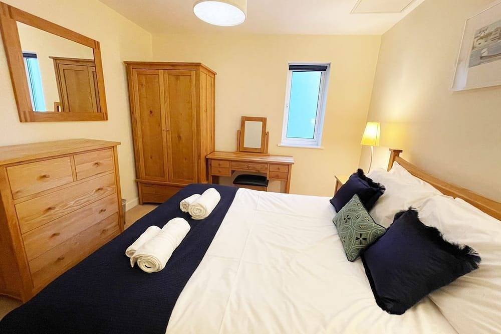 Entire apartment, Beautiful Porth beach front 3 bedroom apartment in Porth, Newquay