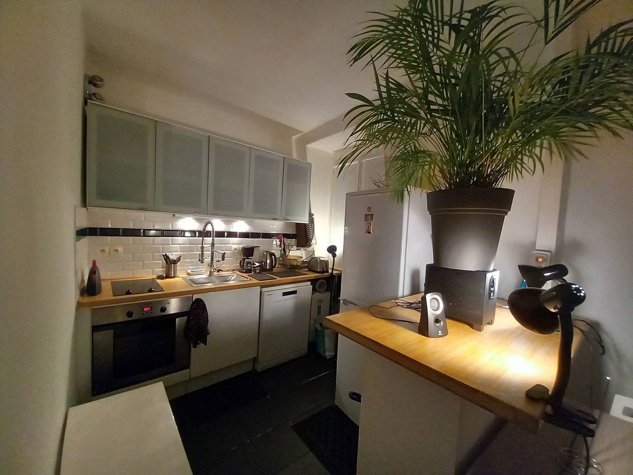 Entire apartment, Bright Batignolles Apartment – Parisian Charm, Self Check-In in Paris, Ile de France