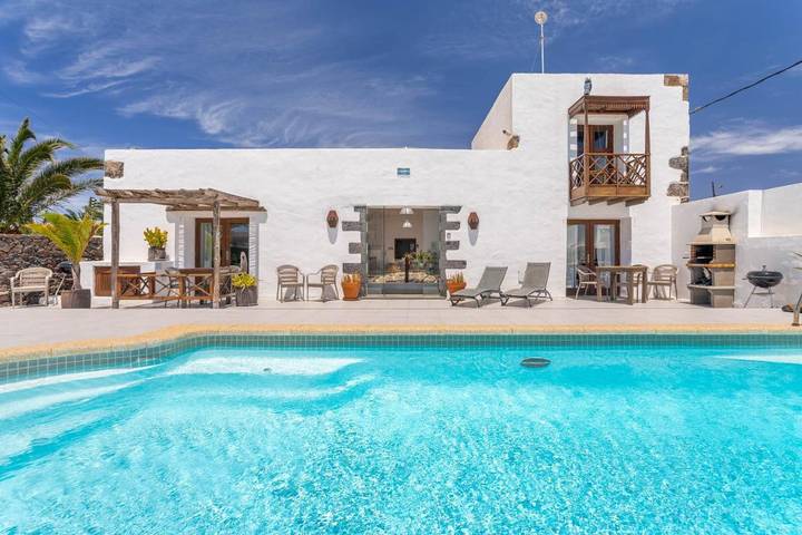 Appartement de vacances pour 2 personnes, avec Balcon et Terrasse ainsi que Jardin et Piscine dans Tiagua