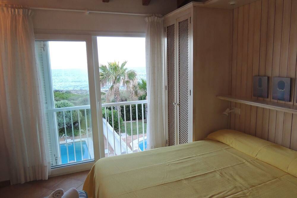 House with direct sea view, close to the beach and marina in Cala en Bosc, Ciutadella