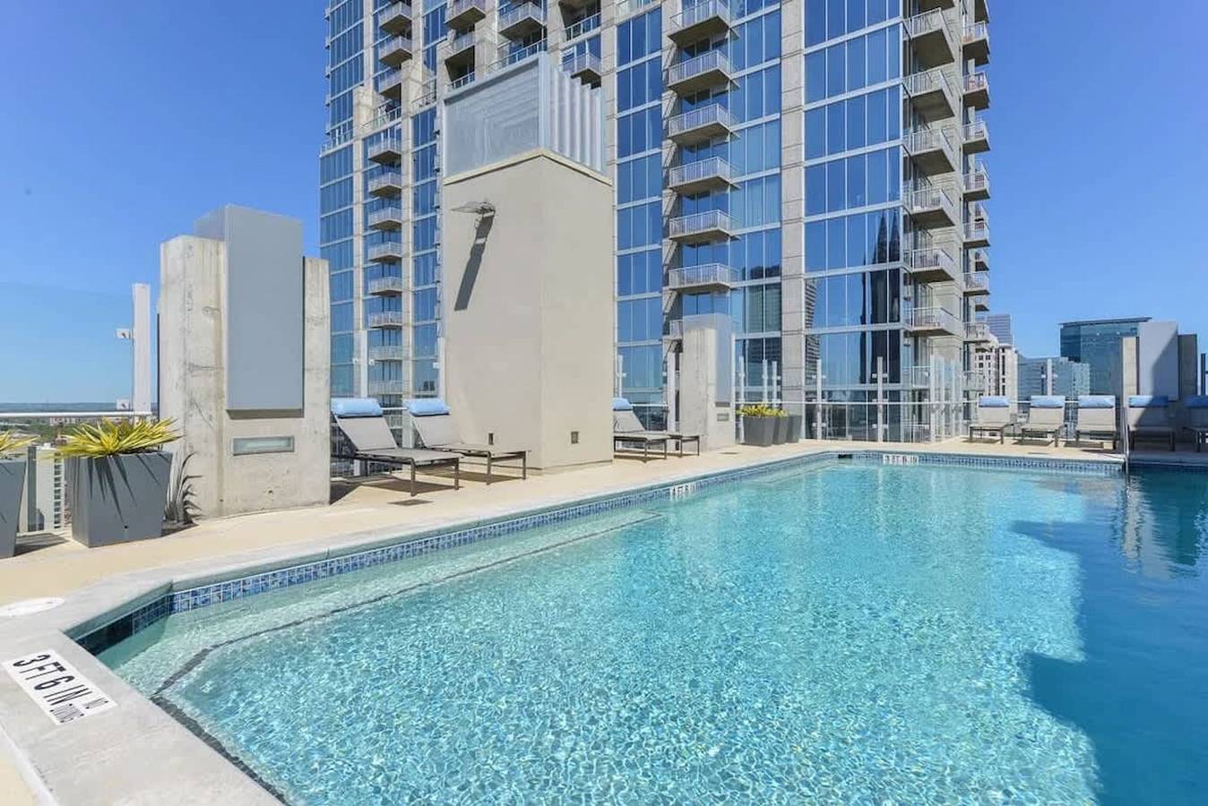 Apartamento entero, Midtown Luxepad 1B1B Rooftop Lounge Pool Gym Xbox in Georgia (Estados Unidos)