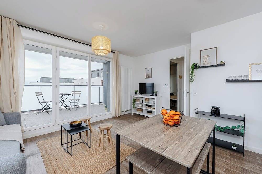 Entire apartment, Le Panorama- warm and cosy- near Bordeaux in Lormont, Bordeaux region