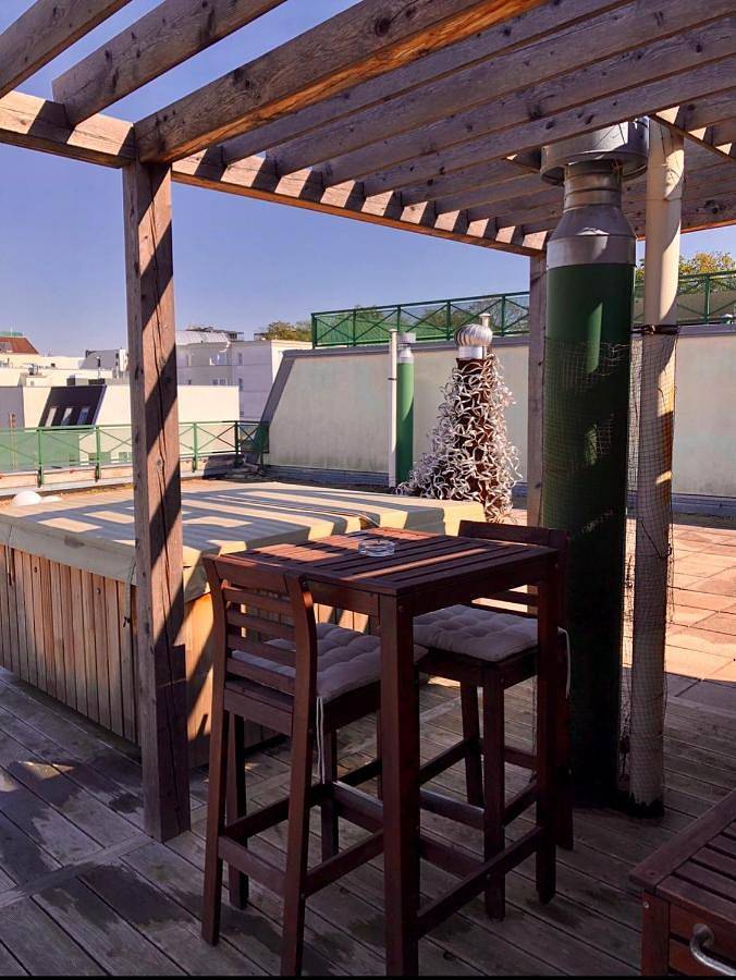 Geheel appartement, Romantic studio with jacuzzi in Praag, Midden-Bohemen