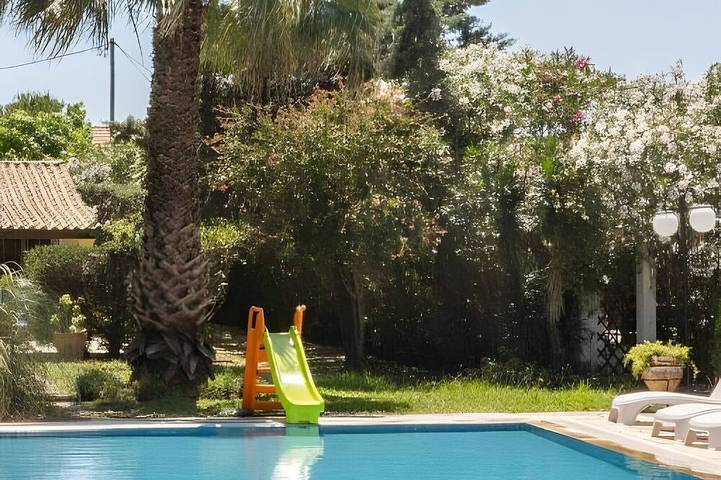 Bungalow pour 5 personnes, avec piscine et jardin à Corfou