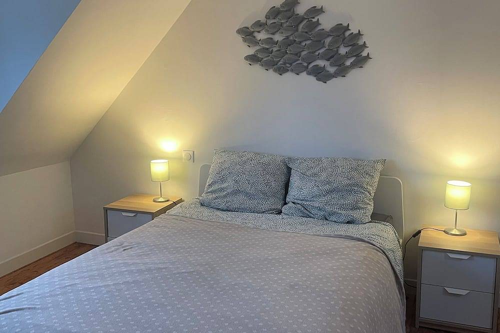 Petite maison de pêcheur à Paimpol au bord de l'eau. in Paimpol, Côte de Goëlo