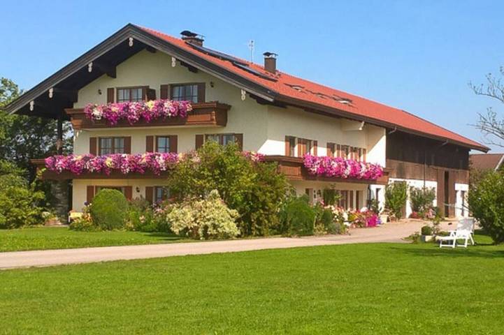 Ganze Wohnung, Ferienwohnung bis 5 Personen mit 2 Schlafzimmern in Riedering, Chiemgauer Alpen