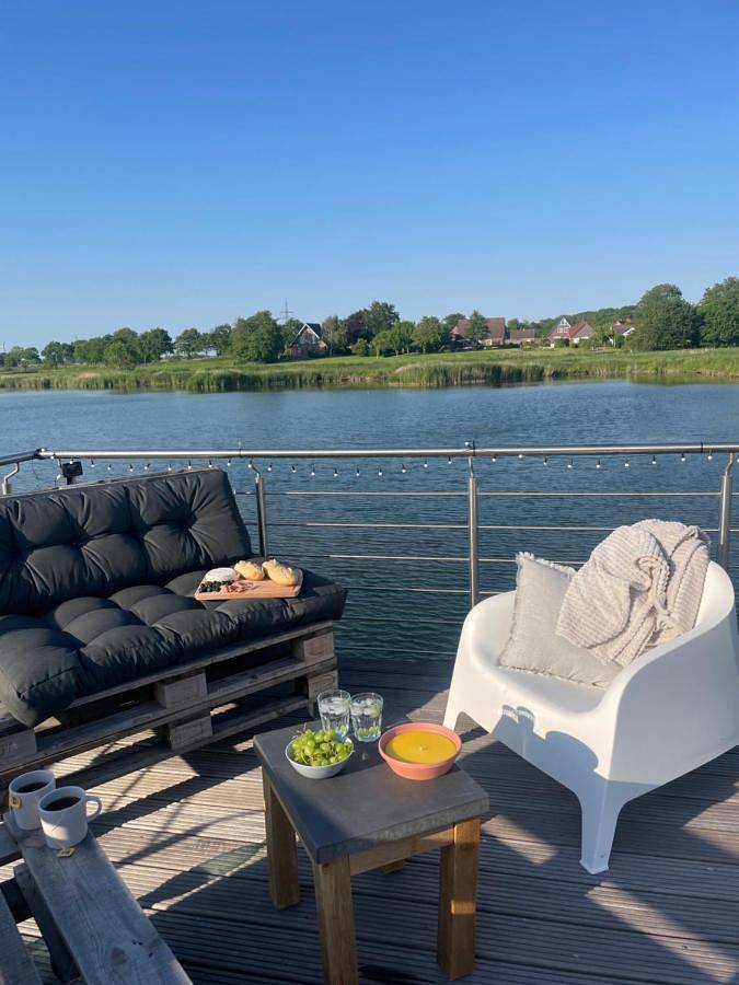 Hausboot der Friesländer im Wangermeer in Wangermeer, Wangerland