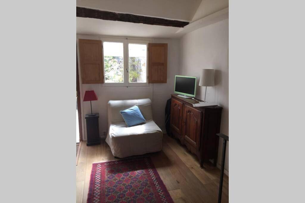 One-Bedroom House in Flavigny-sur-Ozerain, Région de Montbard