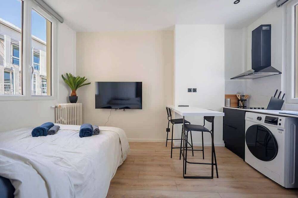 Entire apartment, Renovated Studio walking distance to Paris in Montrouge, Hauts-de-Seine