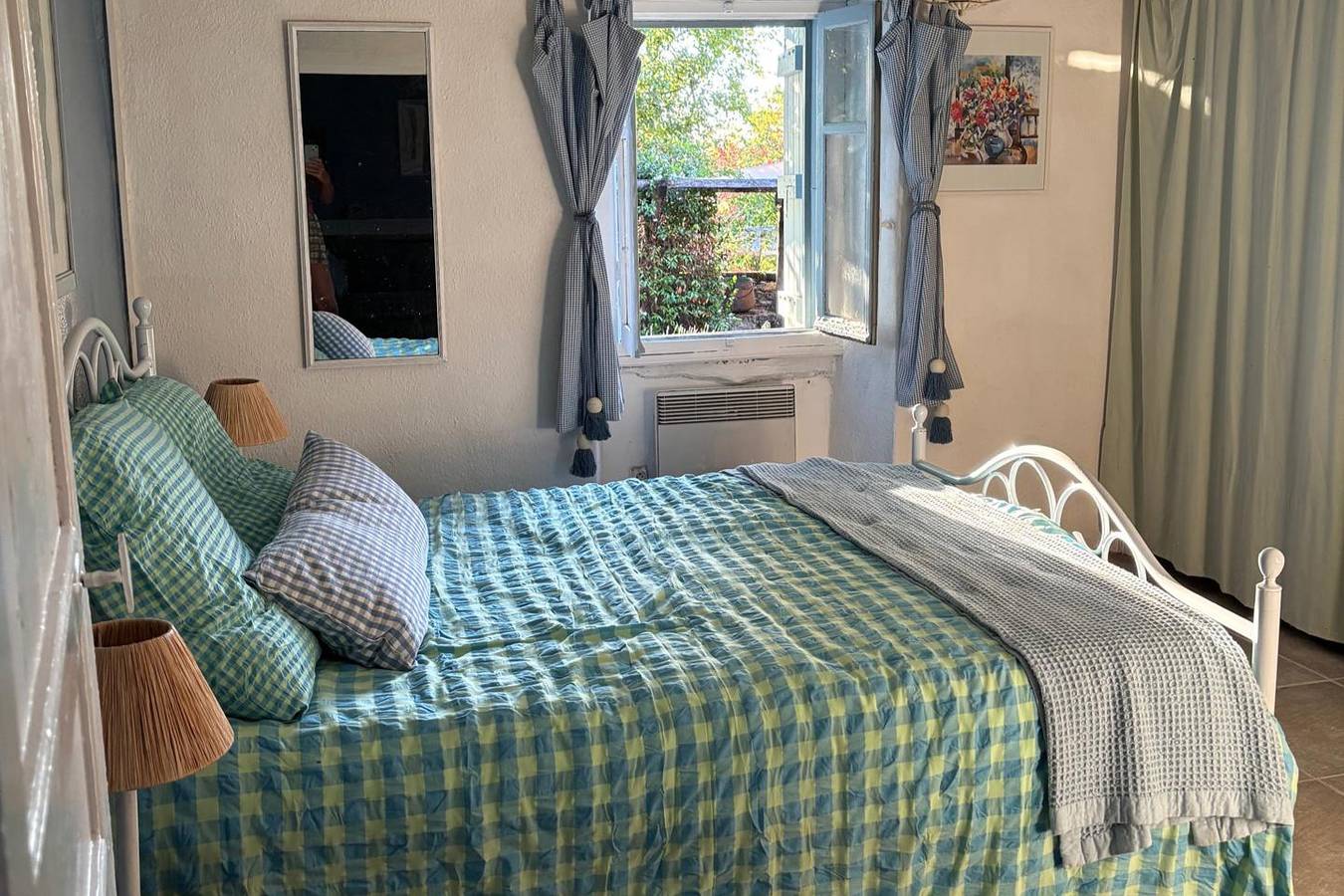 2 Bedroom Cottage - Sleeps 6 - Pool - Garden in Caylus, Quercy