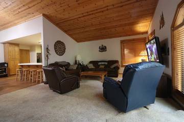 Log Cabin for 12 Guests in Truckee, Donner Lake, Picture 1