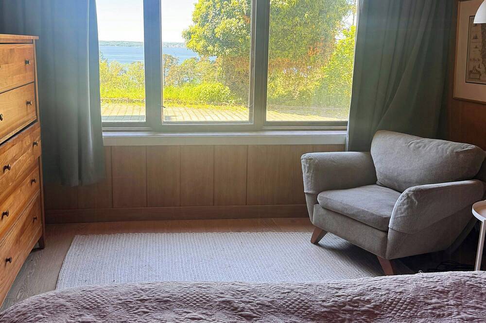 Ferienhaus im Naturschutzgebiet auf Jeløy mit Blick auf den Fjord in Moss
