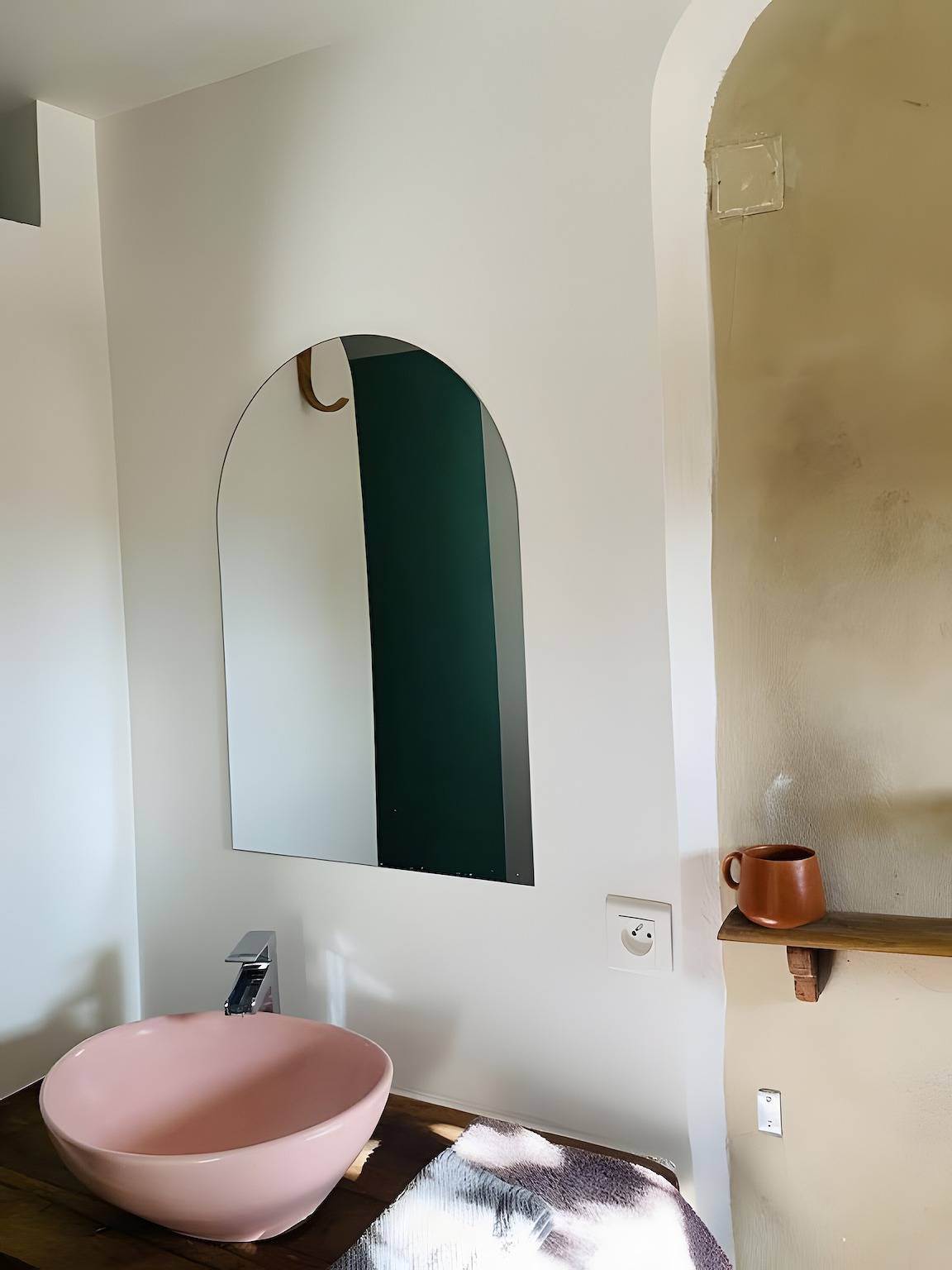 Chambre d’hôtes « Chambre Au Calme » avec vue montagne, terrasse partagée et Wi-Fi in Reillanne, Parc naturel régional du Luberon