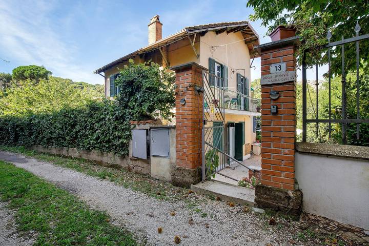 Ganze Wohnung, Apartment 'Piano Terra' mit Gemeinschaftsgarten, WLAN und Klimaanlage in Monte Compatri, Parco Regionale dei Castelli Romani