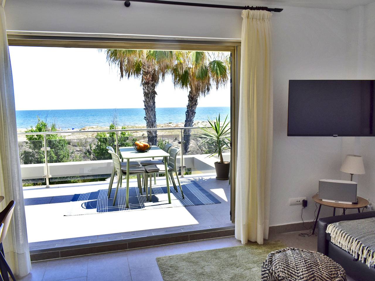 Entire apartment, Holiday home in Oliva for 6 ppl, 25m from beach with parking in Oliva, Costa Blanca