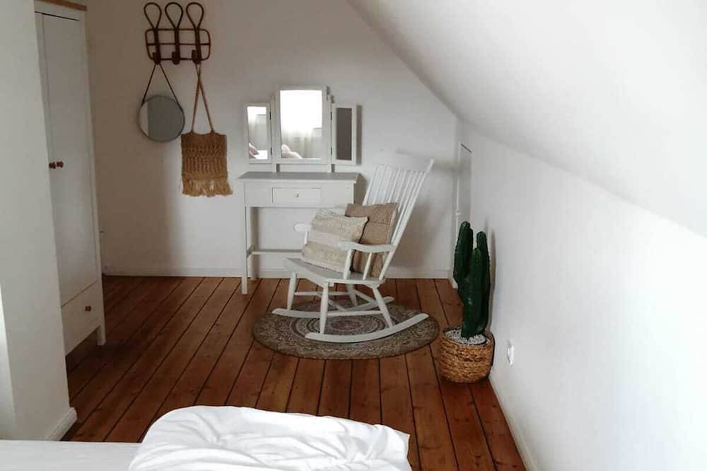 Ferienhaus am Neustädter See mit großem Garten und Spielplatz, 3 Minuten zum See in Barracuda Beach, Neustadt-Glewe