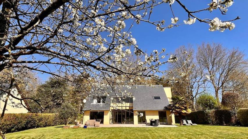 Location de vacances pour 10 personnes, avec vue et jardin à Saint-Martin-des-Champs (Avranches)