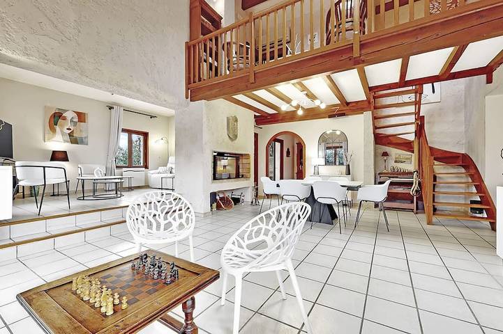 Maison de vacances pour 8 personnes, avec jardin et piscine à Meyzieu