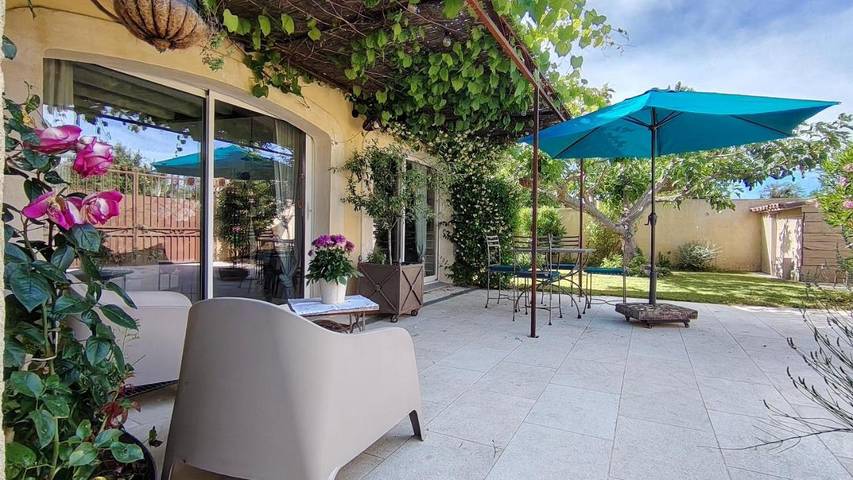 Casa de vacaciones para 2 personas, con vistas además de jardín y piscina - 1