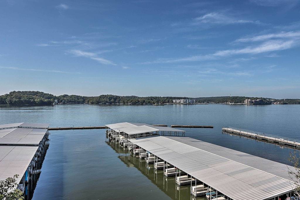 Ganze Wohnung, Lake-View Pool + Boat Slip! Ozarks Condo in Lake Ozark, Lake of the Ozarks