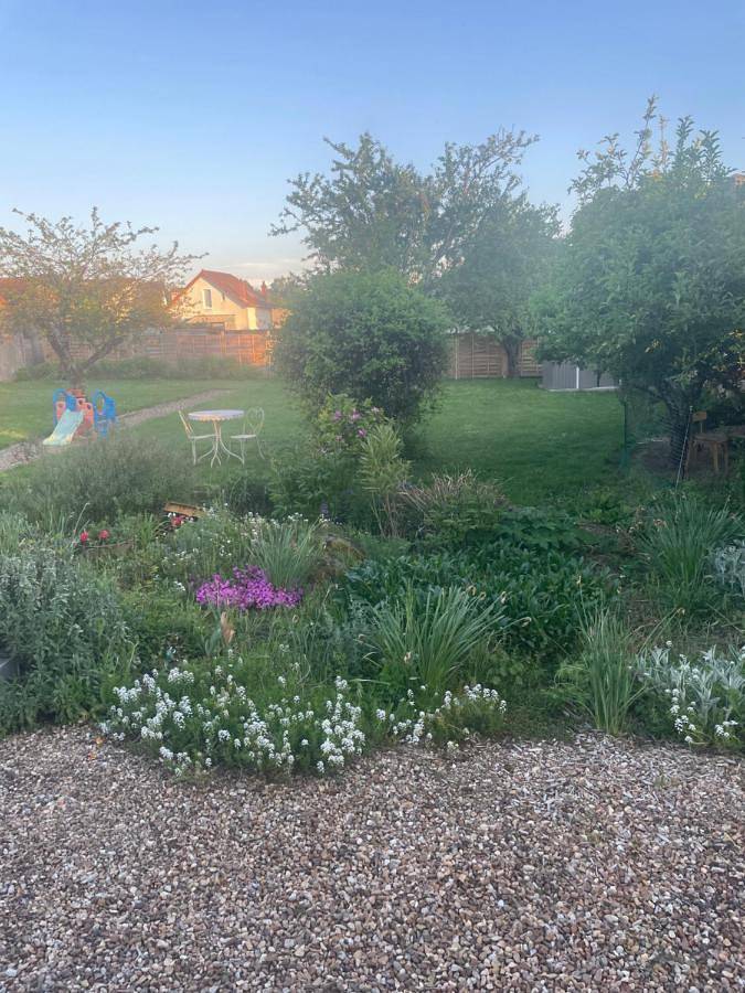 Gîte pour 2 personnes, avec jardin ainsi que terrasse et vue à Varennes-Vauzelles - 3
