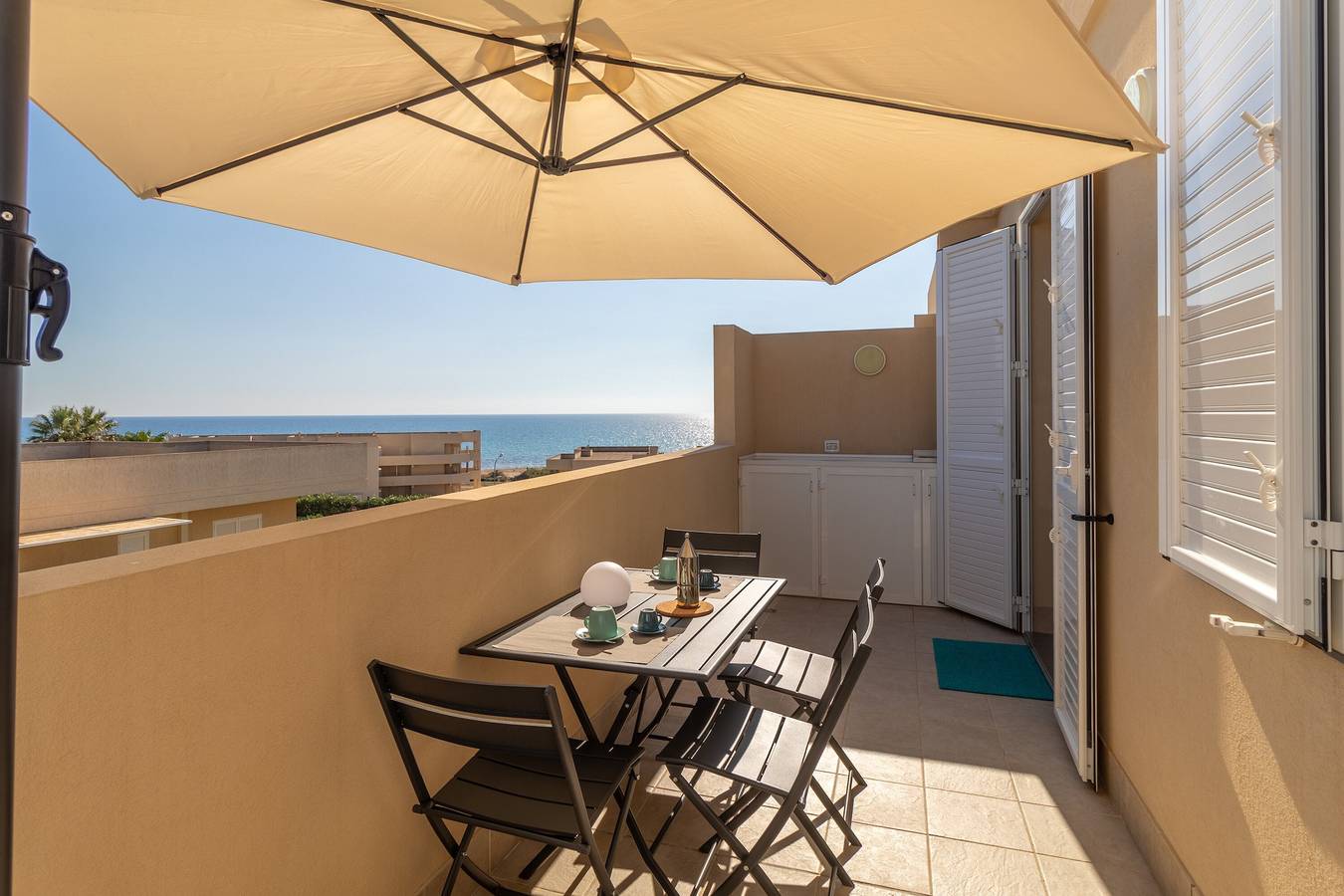 Entire apartment, Holiday Accommodation "Brezzadisudest" with Wi-Fi and private outdoor area  in Ragusa, Ragusa Province