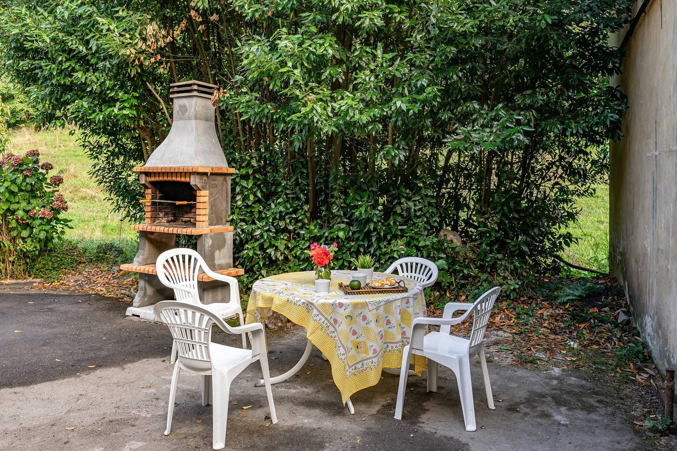 Ferienhaus 'Madreselva' mit Bergblick, privatem Pool und Wlan in Navelgas, Tineo