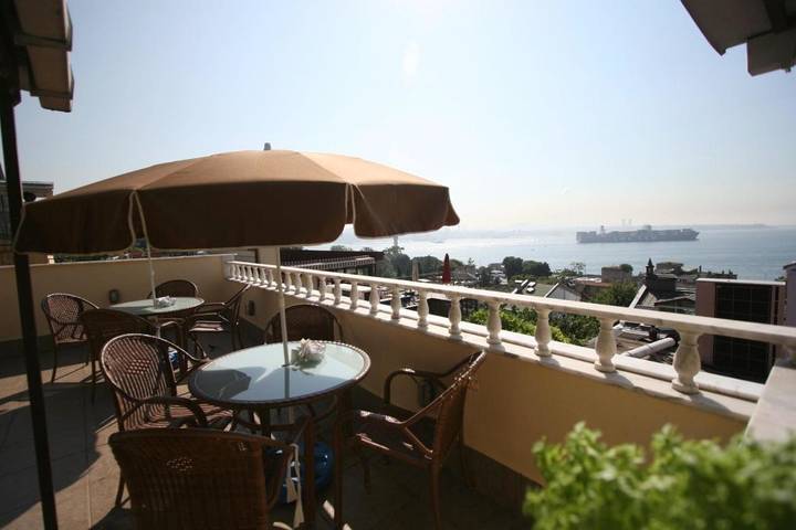Hotel voor 2 personen, with uitzicht and uitzicht op het meer as well as terras in Istanbul