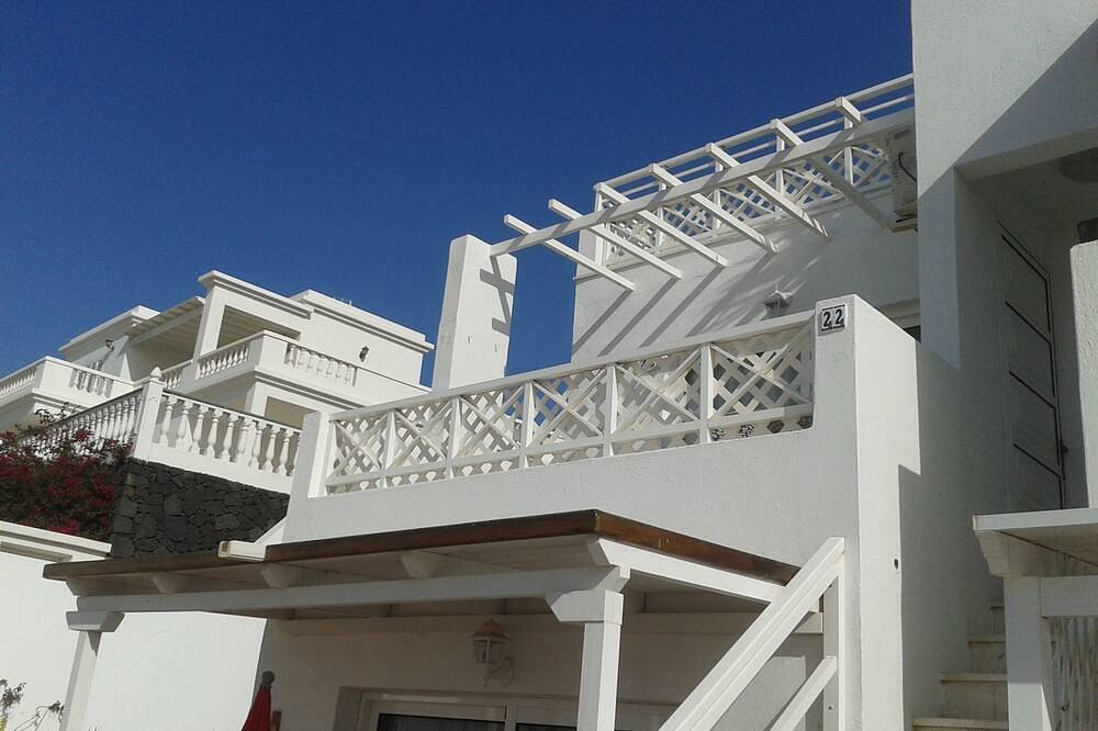 Apartamento entero, Estudio con aire acondicionado, piscina, vistas al mar, Wi-Fi, Reino Unido e Irlanda Tv + deportes in Puerto del Carmen, Tías