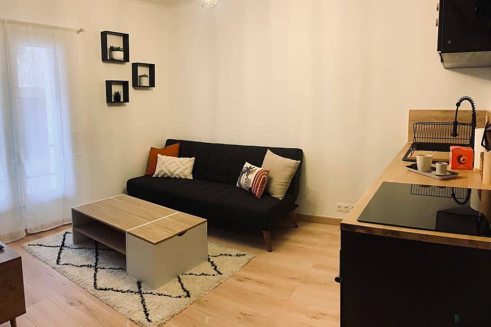 Entire apartment, T1 Bis de Charme à Cuges-les-pins à 2 Minutes de Ok Coral,à 20 Minutes de la mer in Cuges-les-Pins, Marseille region