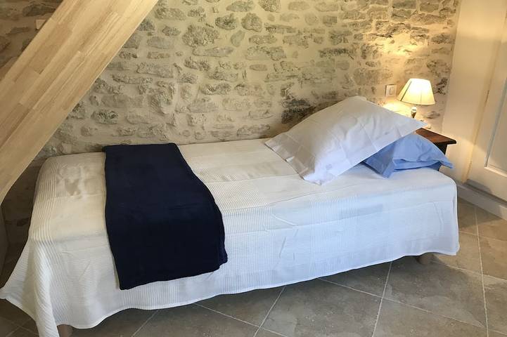Location de vacances pour 5 personnes, avec jardin ainsi que piscine et terrasse à Saint-Martin-de-Castillon - 2