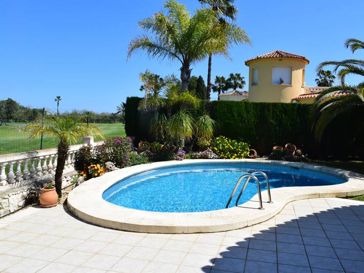 Chalet de Lujo en Oliva Nova Golf con Jardín y Comodidad Moderna in Oliva, Costa Blanca