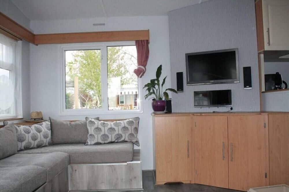 Mobilhome 6/8 pers. in a 4* outdoor village in Gastes, Côte d’Argent
