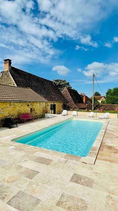 Location de vacances pour 10 personnes, avec jardin ainsi que piscine et vue à Saint-Médard-d'Excideuil - 4