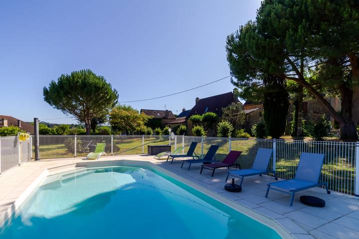 Solène Room – Nature-Inspired, Spacious, Shared Pool in Proissans, Périgord Noir
