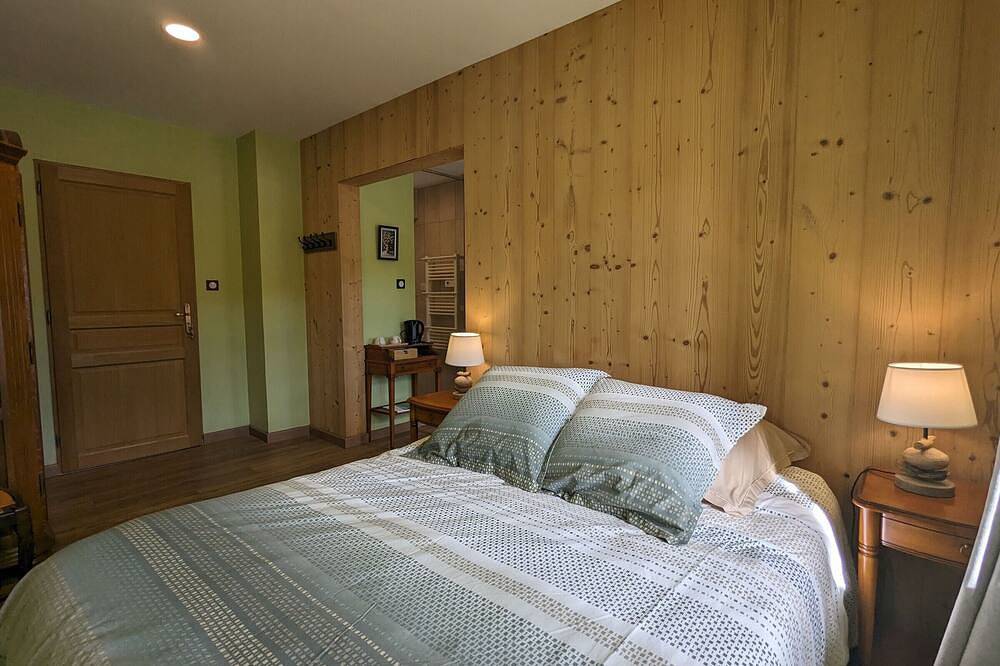 Air-conditioned family room with garden access in Rehaupal, Saint-Dié-des-Vosges
