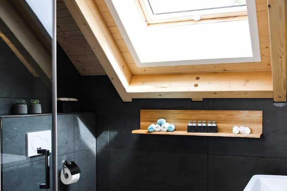 Ganze Wohnung, Luxuriöses Chalet 160 qm mit Zirbenholzsauna und Whirlpool in Bodenmais, Ostbayern