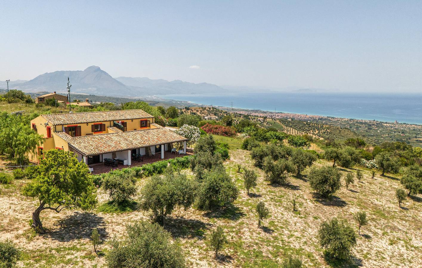 Ganze Ferienwohnung, Apartment mit Meerblick, Parkplatz, Pool und Küche - 1000m vom Ristorante dell'Agriturismo Le Campanelle in Collesano, Palermo Provinz