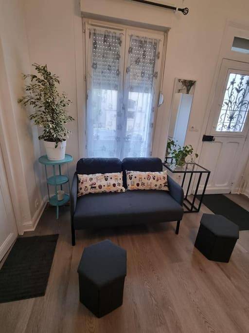 Two-Bedroom House in L'Haÿ-les-Roses, Val-de-Marne