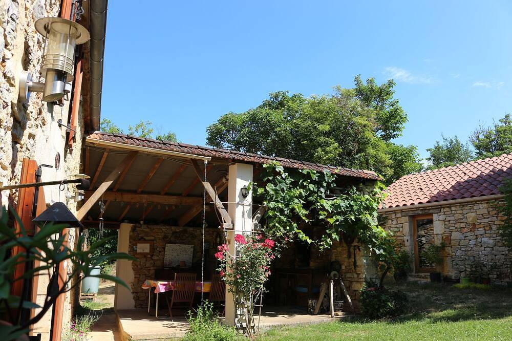 Antiguo granero del siglo Xix. Entorno natural, ideal Familias con niños pequeños in Saint-Aubin-de-Nabirat, Périgord Noir