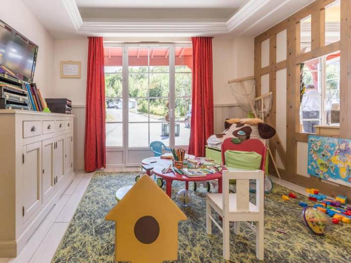 Location de vacances pour 8 personnes, avec sauna ainsi que terrasse et piscine, adapté aux familles à Houlgate - 4