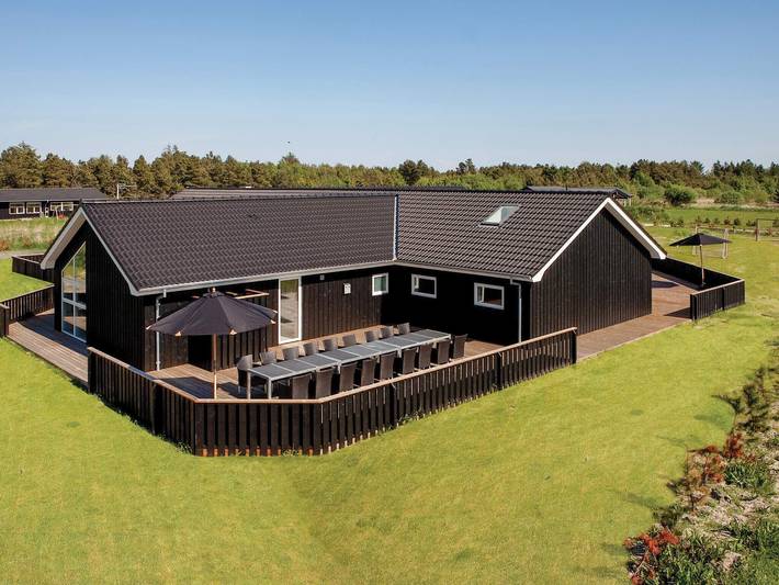 Ferienhaus für 26 Personen, mit Whirlpool und Terrasse sowie Kinderpool und Pool in Bratten